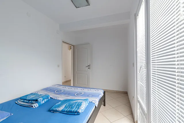 Eine 72 m² große Wohnung im Zentrum von Budva — photo 20