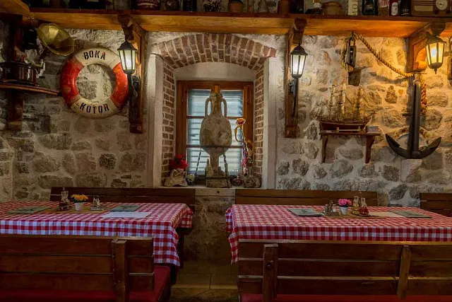 Zwei Häuser mit einem Restaurant in der ersten Reihe — photo 29