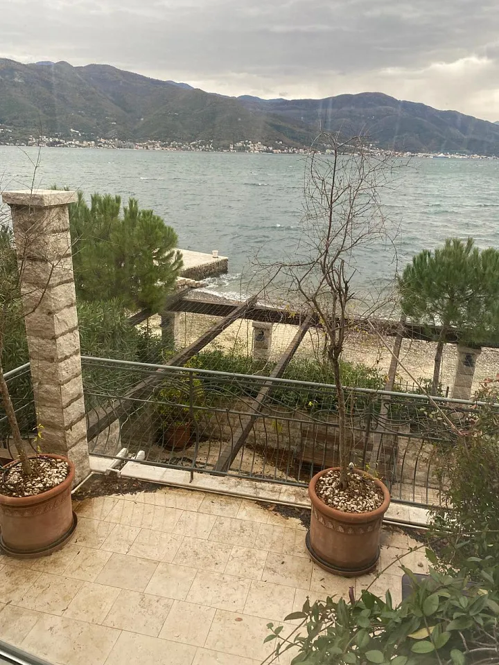 #6770 Villa on the first line in Krašići, 240 m²”