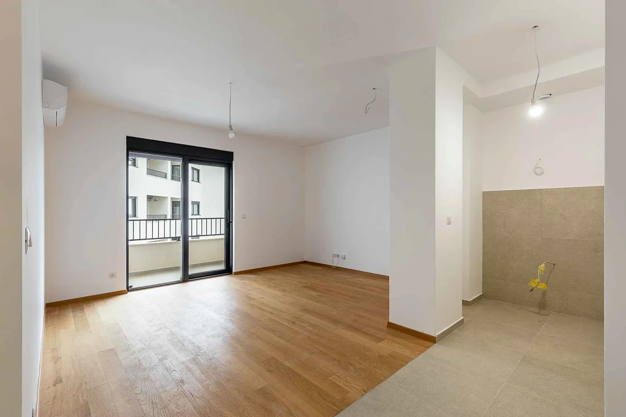 Einzimmerwohnung in Becici mit Meerblick