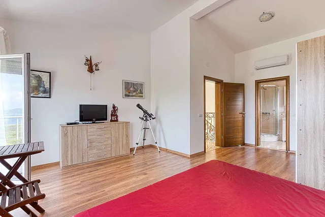 Elegantes Haus mit atemberaubendem Blick auf die Bucht von Kotor in Herceg Novi — photo 8