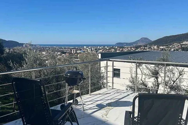 Moderne Villa mit atemberaubendem Meerblick in Bar
