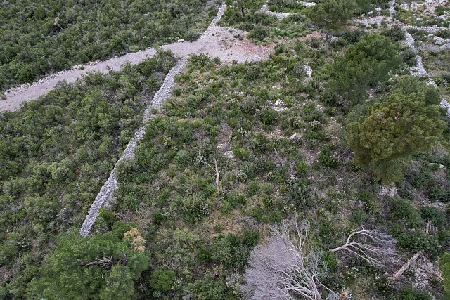 Urbanisiertes Grundstück in Žanjice zu verkaufen – exklusive Lage mit Meerblick