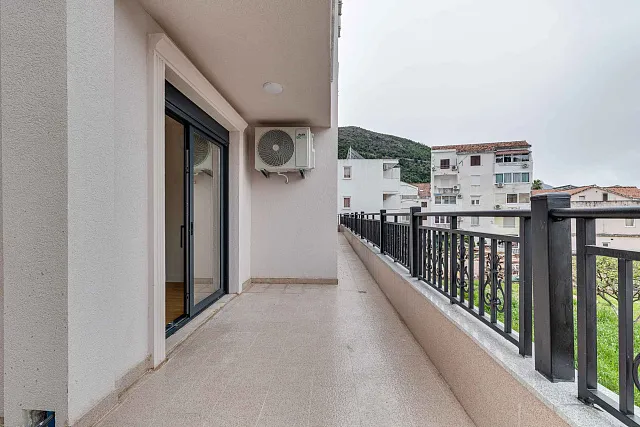 Modernes Apartmenthaus mit Meerblick in Budva — photo 4
