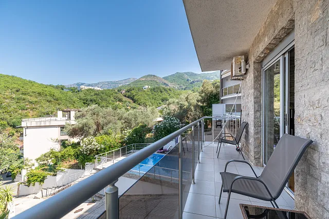 Ein-Zimmer-Apartment in einer Anlage mit Schwimmbad in Pržno