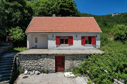 Gemütliches Haus 78m2 in Cetinje, Ugni
