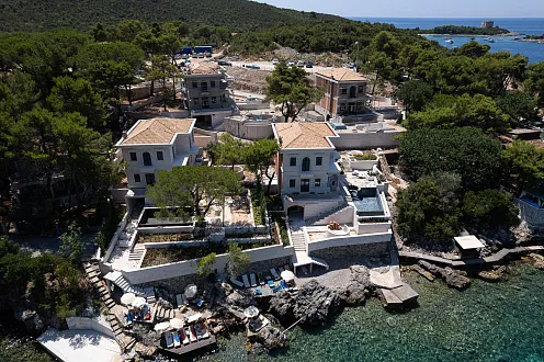 EXKLUSIVER VERKAUF – LUXUSVILLA MIT PRIVATSTRAND, MIRIŠTE (LUŠTICA)