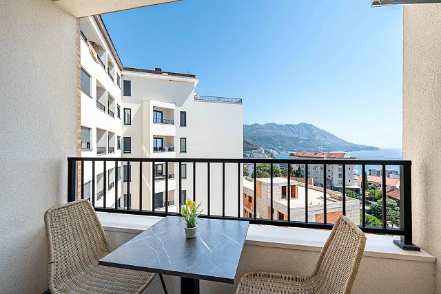 Moderne, komplett möblierte Wohnung zum Verkauf in Bečići — photo 11
