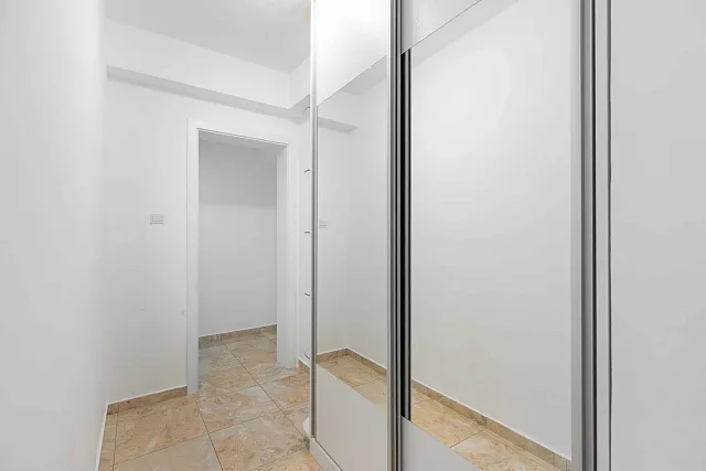 Geräumige Wohnung mit Meerblick in Sveti Stefan – 77 m² — photo 9