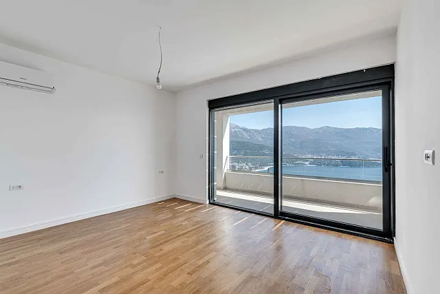 Luxuriöse Neubauvilla mit Panoramablick auf das Meer und die Altstadt von Budva — photo 9