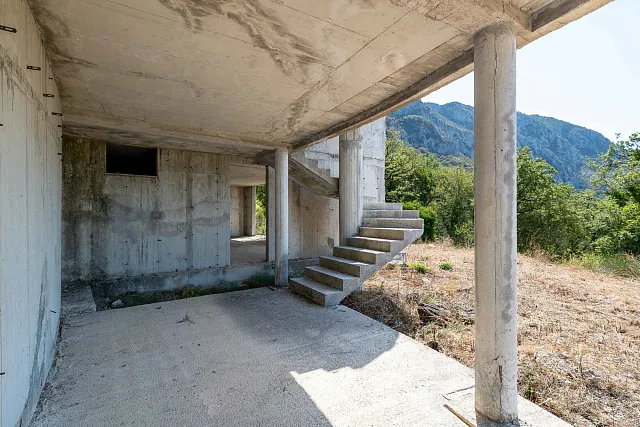 7.715 m² Grundstück mit Gebäuden und Rohbau nahe Sveti Stefan — photo 7