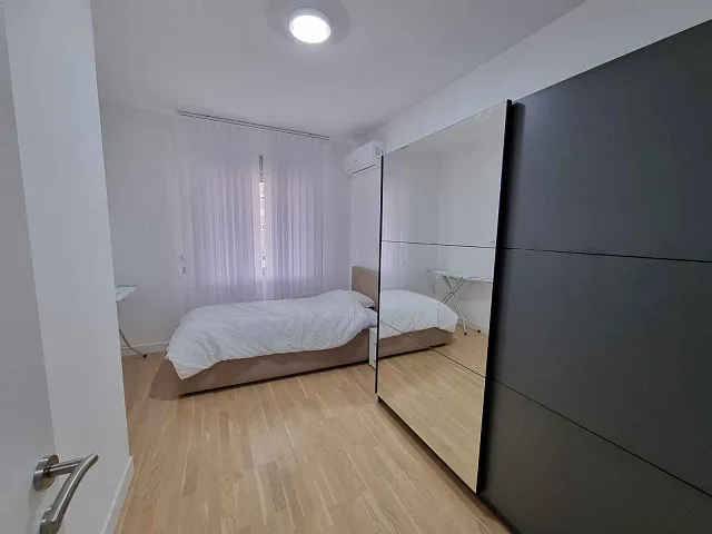 Geräumige und Luftige Wohnung im Herzen von Budva — photo 7