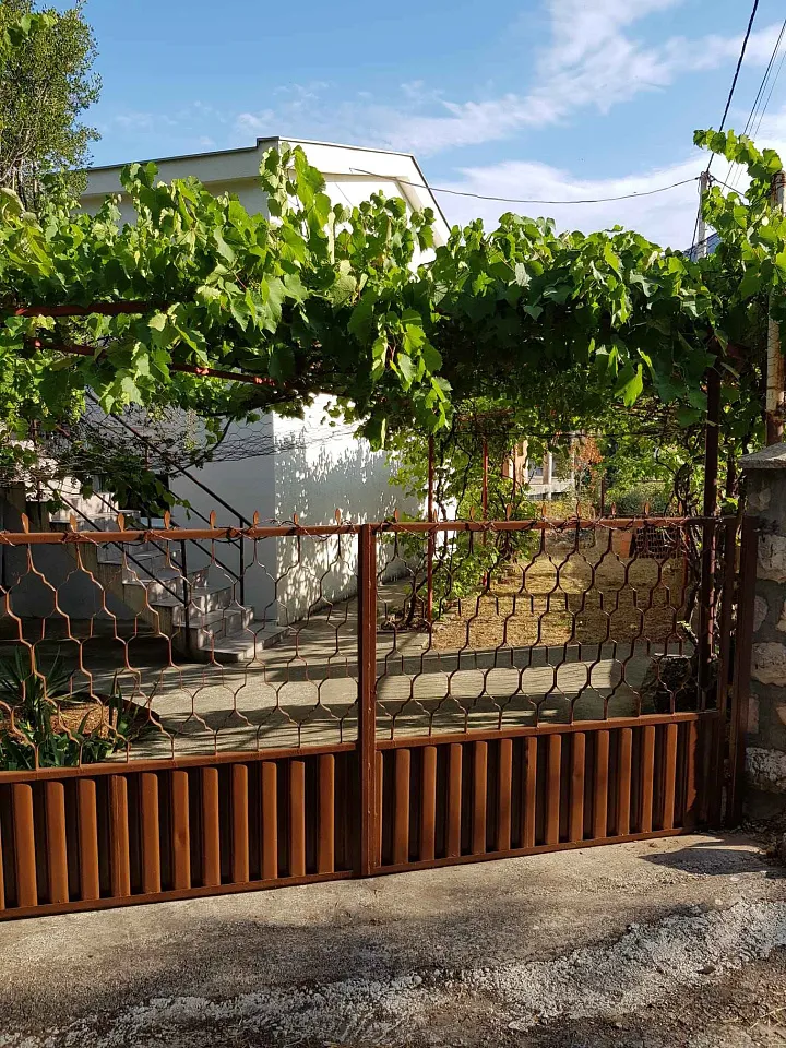 Haus in ruhiger Lage in Dobra Voda 100m²