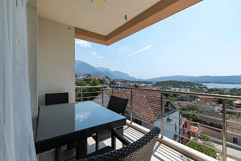 Moderne 55 m² Wohnung mit Parkplatz in Tivat
