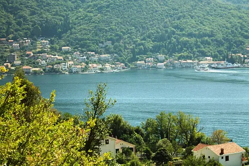 465m2 Land in Kamenari