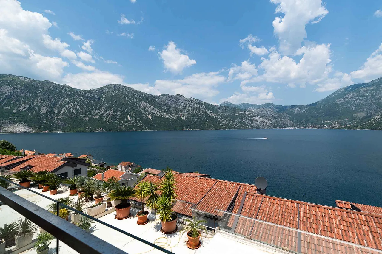107 m² große 3-Zimmer-Wohnung mit Panoramablick auf das Meer in Kostanjica