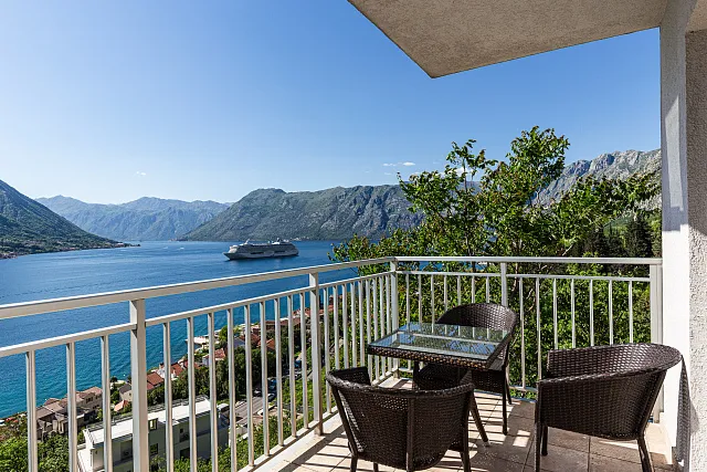 kotor Dobrota 2 sobe sea view — photo 26