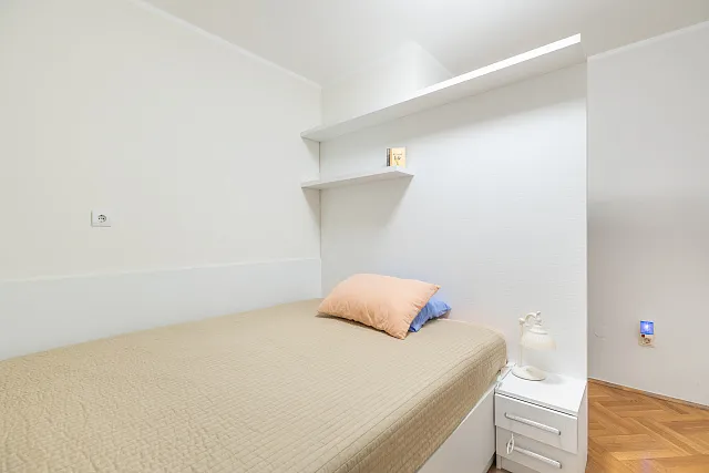 Geräumige Wohnung mit Meerblick in Sveti Stefan – 77 m² — photo 5