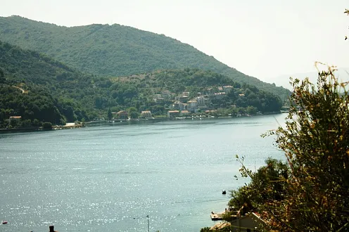 465m2 Land in Kamenari