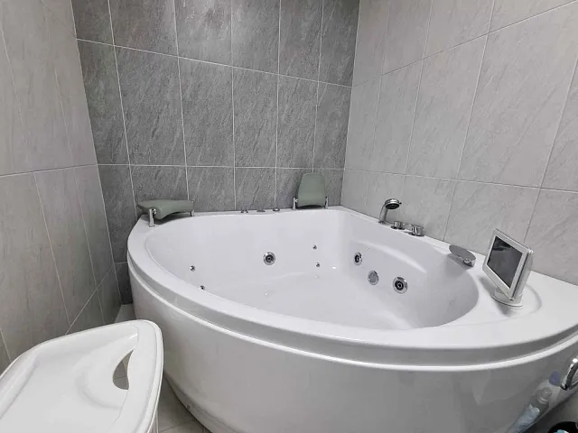 Geräumige und Luftige Wohnung im Herzen von Budva — photo 8