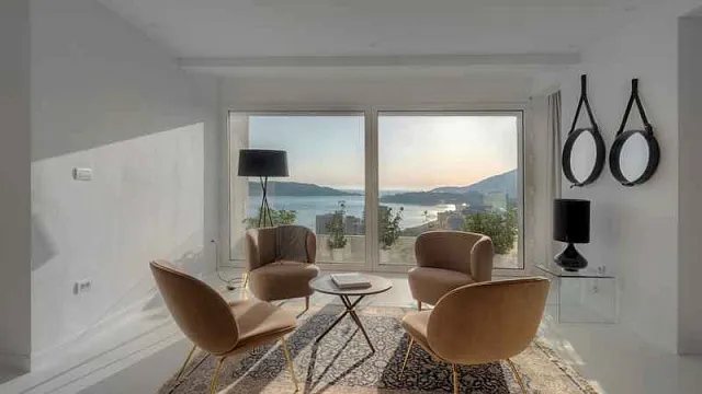 Unique penthouse with pool and roof garden — photo 17