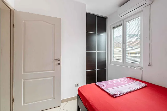 Eine 72 m² große Wohnung im Zentrum von Budva — photo 13