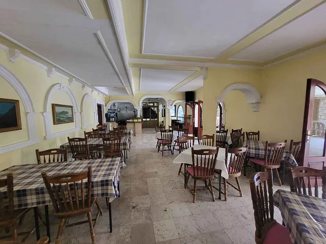 Hotel mit 16 Apartments in Buljarica