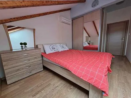 Geräumige Wohnung mit 4 Schlafzimmern in Bečići — 137 m²