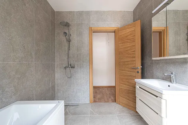 Geräumige 64 m² Wohnung in Bečići mit Meerblick — photo 15