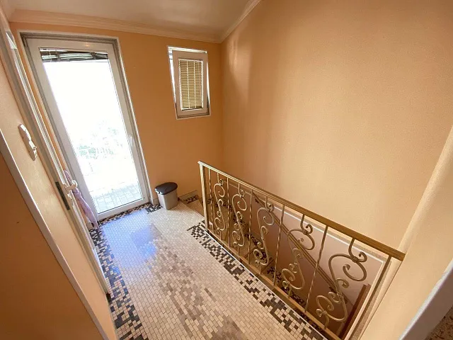 Attraktivt hus i Tivat med terrasser og havudsigt — photo 10