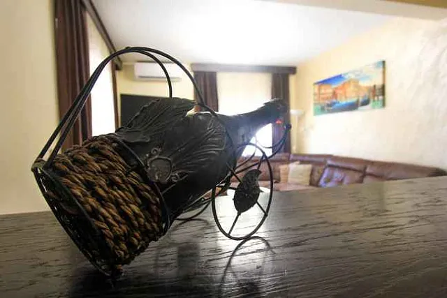 Möblierte Wohnung mit drei Schlafzimmern in Budva — photo 5