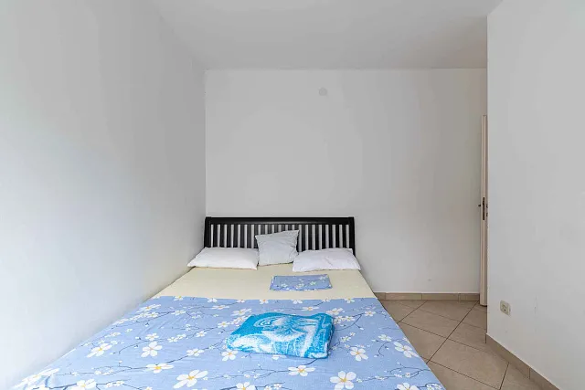 Eine 72 m² große Wohnung im Zentrum von Budva — photo 16