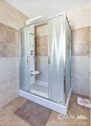 Geräumige Duplex-Wohnung mit Meerblick in Sveti Stefan — photo 28