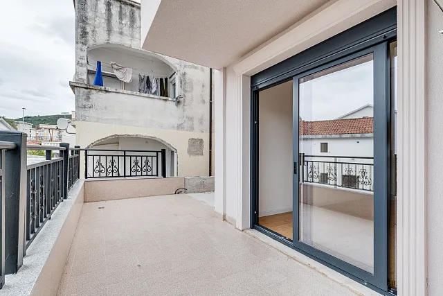 Modernes Apartmenthaus mit Meerblick in Budva