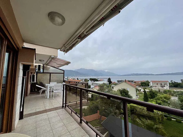 Zu verkaufende Wohnung in Bijela mit Meerblick