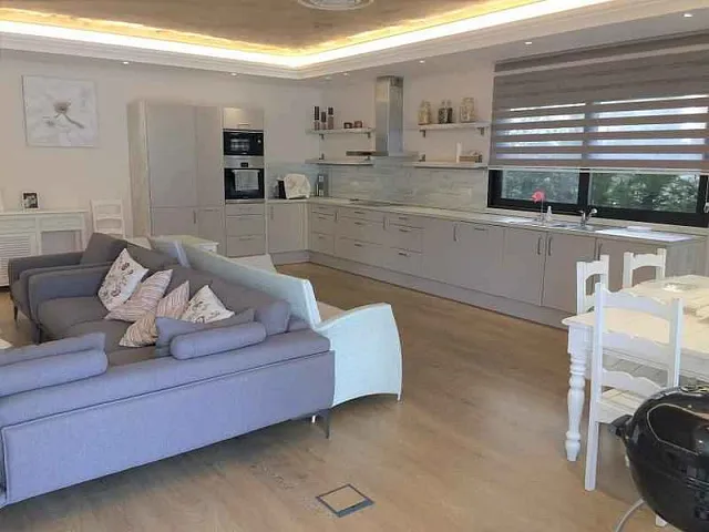 3580 Kotor Stoliv House 4r 294m2 — photo 2