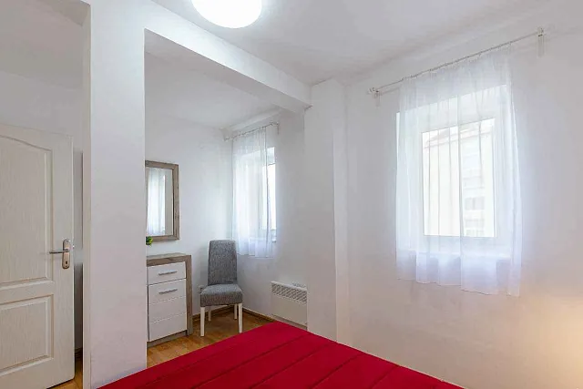Geräumige Duplex-Wohnung mit Meerblick in Sveti Stefan — photo 14