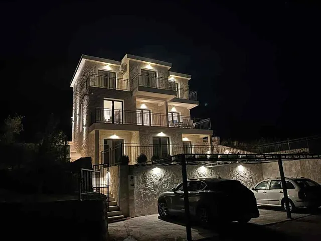Neu gebaute Villa mit atemberaubendem Panoramablick auf die Riviera von Budva — photo 6