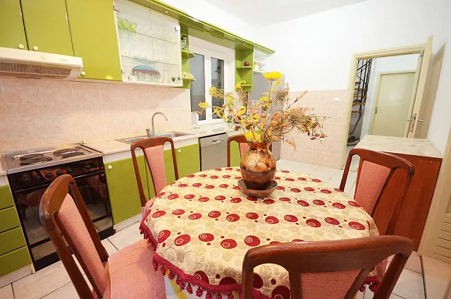 Family three-story house 330 m² for permanent residence, 100 m from Tivat Bay — photo 8
