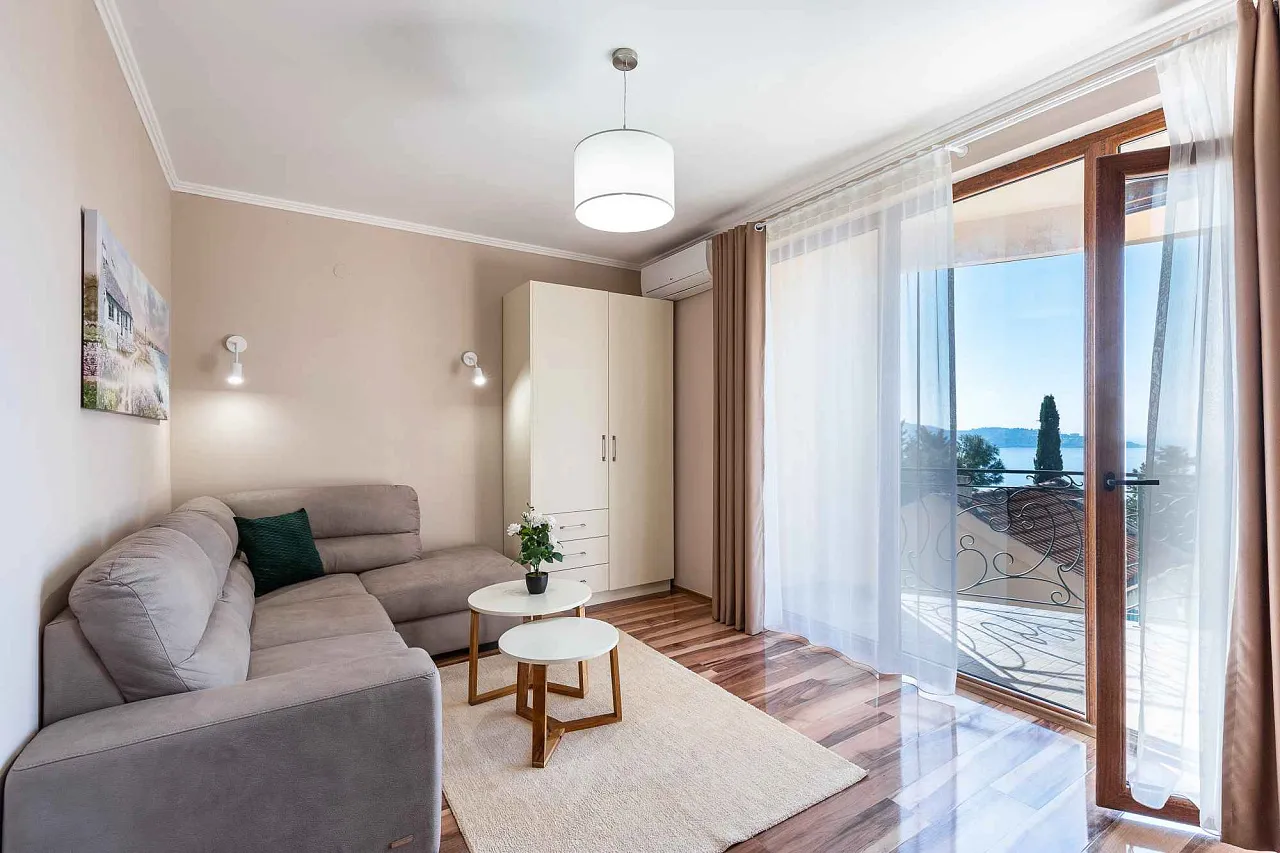 Moderne Villa in Susanj mit schönem Meerblick 
