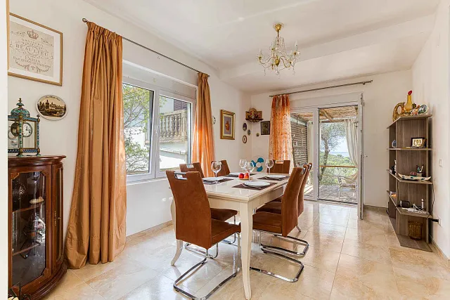 Elegantes Haus mit atemberaubendem Blick auf die Bucht von Kotor in Herceg Novi — photo 25