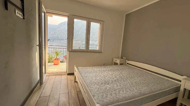 Haus in Prčanj mit Blick auf die Bucht — photo 8