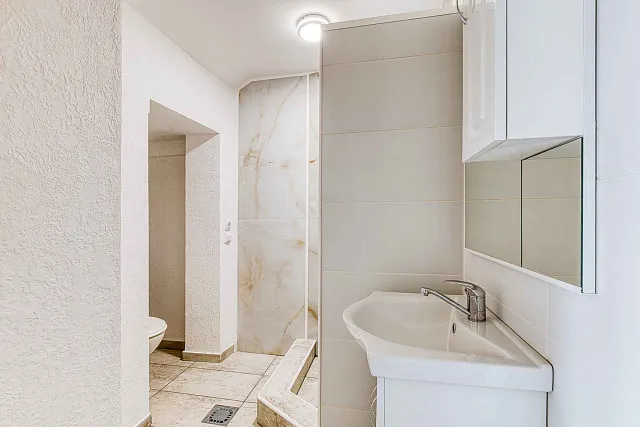 Zweifamilienhaus mit traumhaftem Blick auf die Adria. Perfekt für Eigennutzung oder als Kapitalanlage. — photo 7