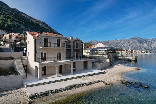 Eine luxuriöse dreistöckige Villa in erster Meereslinie in Kotor — photo 74