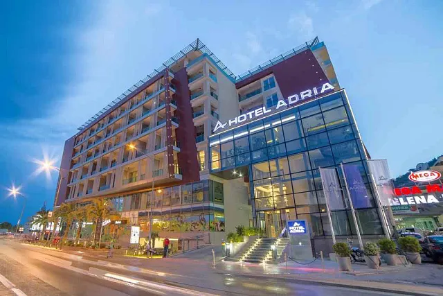 Moderne Büroflächen im TQ Plaza Budva mit Meerblick — photo 9