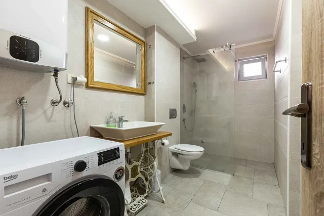 Zweizimmerwohnung in Pržno, 87m² — photo 26