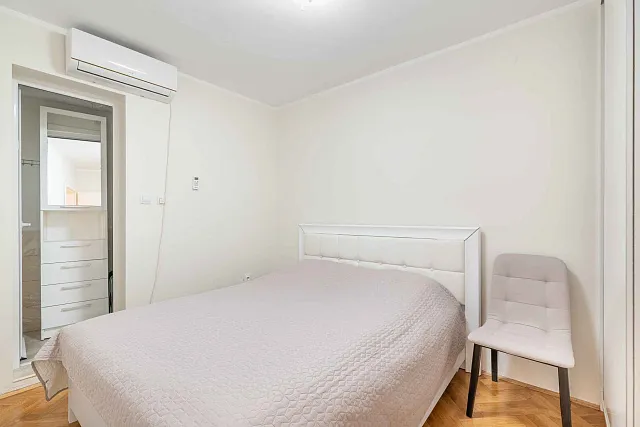 Geräumige Wohnung mit Meerblick in Sveti Stefan – 77 m² — photo 10