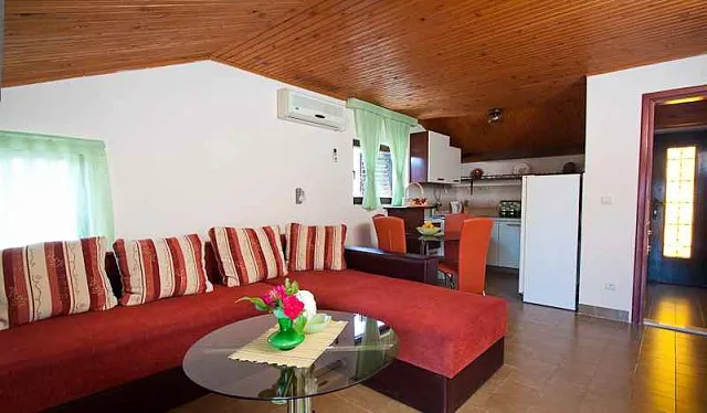 Villa-Hotel am Meer in Becici — photo 10