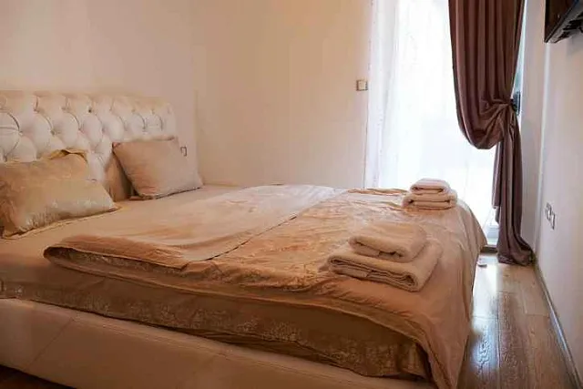 Apartment mit zwei Schlafzimmern und Meerblick in Kotor — photo 10