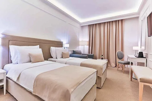 Luxuriöses Hotel im Zentrum von Budva — photo 5